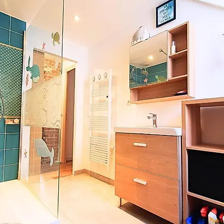 Spacious Cocoon Near The Sea Apartman *